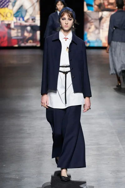 Look 49